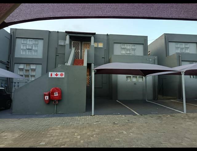 2 BEDROOM TOWNHOUSE FOR SALE IN MULBARTON